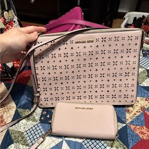 Authentic Micheal Kors purse and wallet.